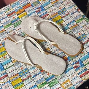 Roxy Women’s White Braided Strap Sandals – Size Approx. 9/10